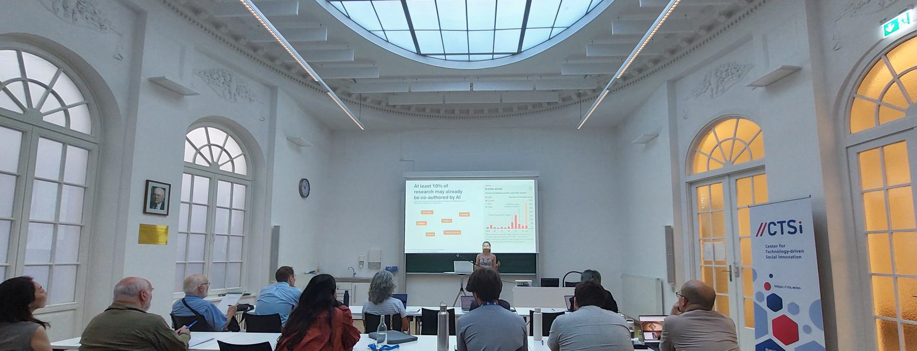 Blick in den Hörsaal während einer Paper-Präsentation zur KI-Koautorschaft in der Wissenschaft